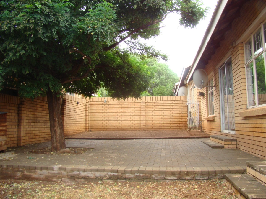 2 Bedroom Property for Sale in Langenhovenpark Free State